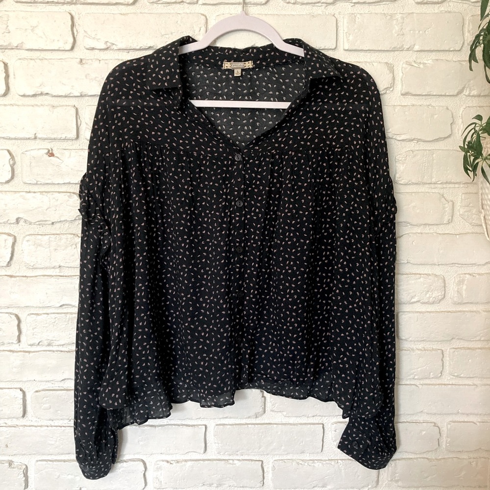 NWOT Gimmicks By BKE‎ Button Down Ruffle Shoulder Top Large